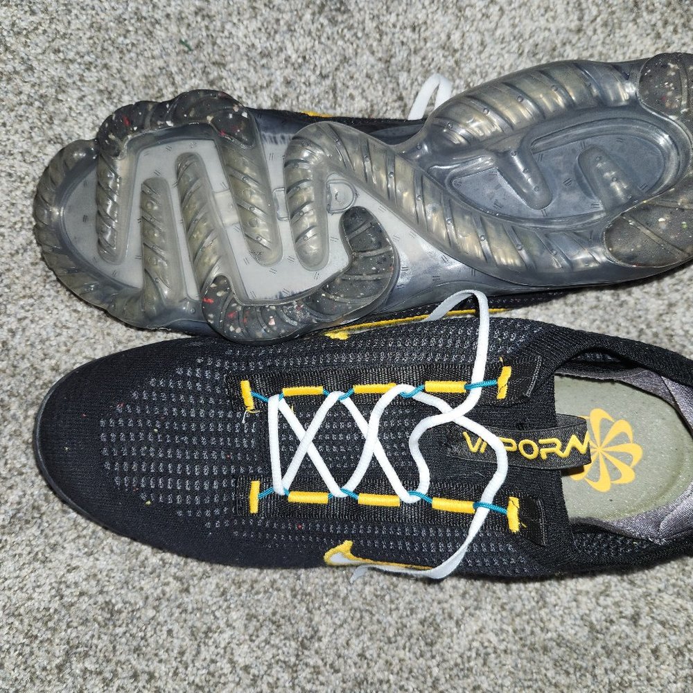 NIKE VAPOR MAX LIKE NEW SIZE 12 WORN INDOORS ONLY